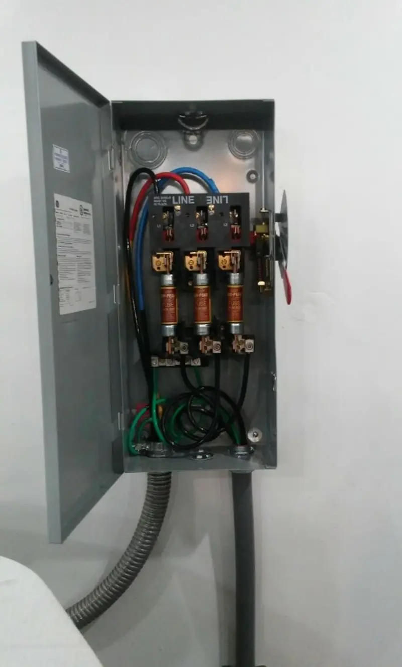 Three-phase disconnect switch installed for Smoke Detector Installation in Hebbronville